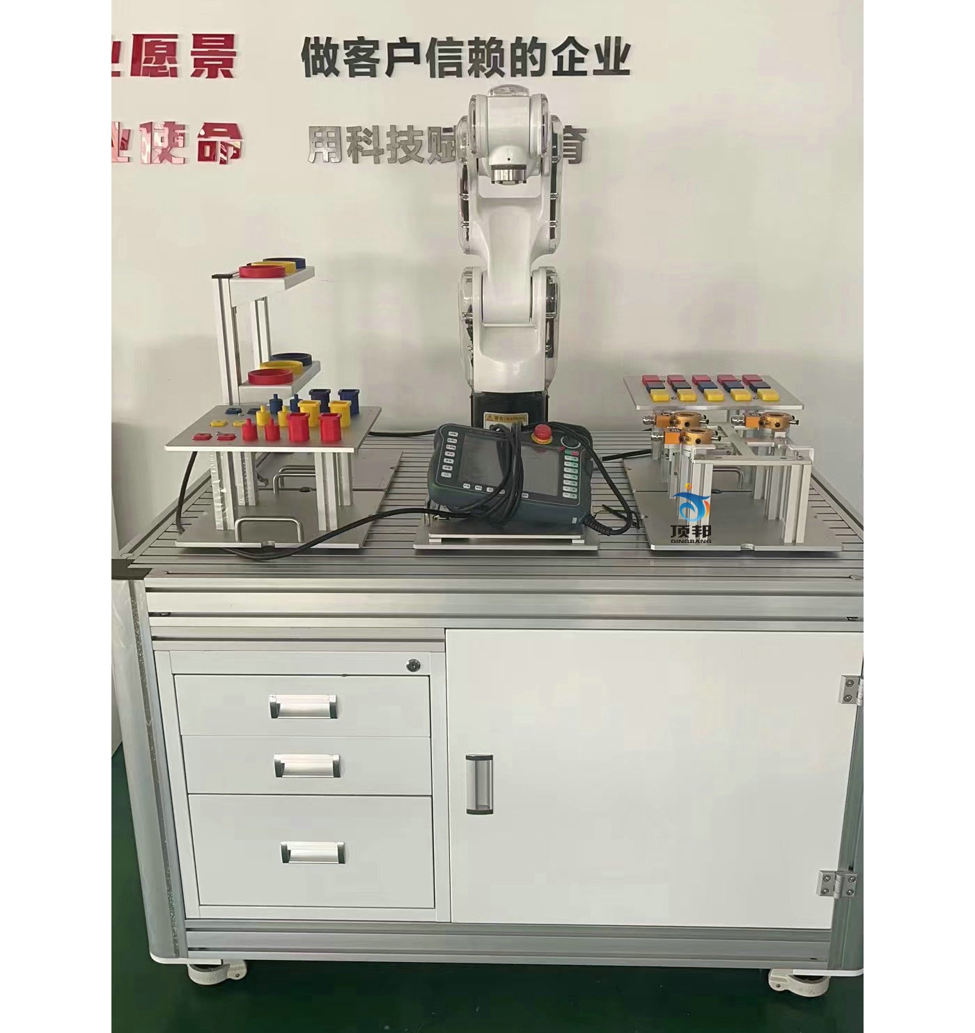 工業(yè)機(jī)器人拆裝實訓(xùn)裝置